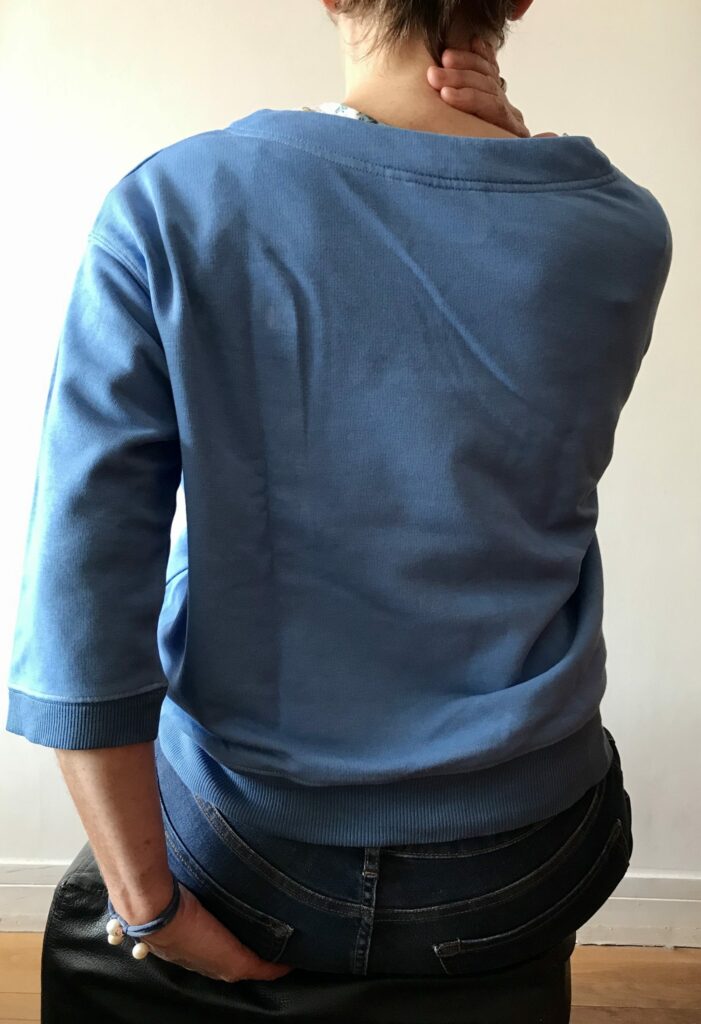 Photo illustrant le geste de Jin Shin Jyutsu à effectuer